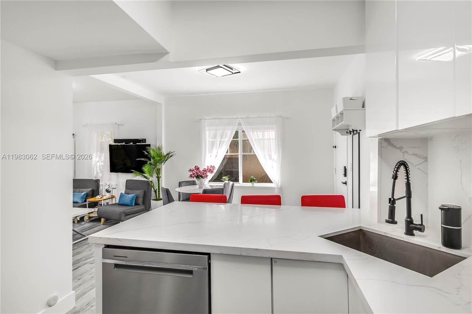 SOUTH MOON CONDO · #6 in Miami Beach - Photo 8