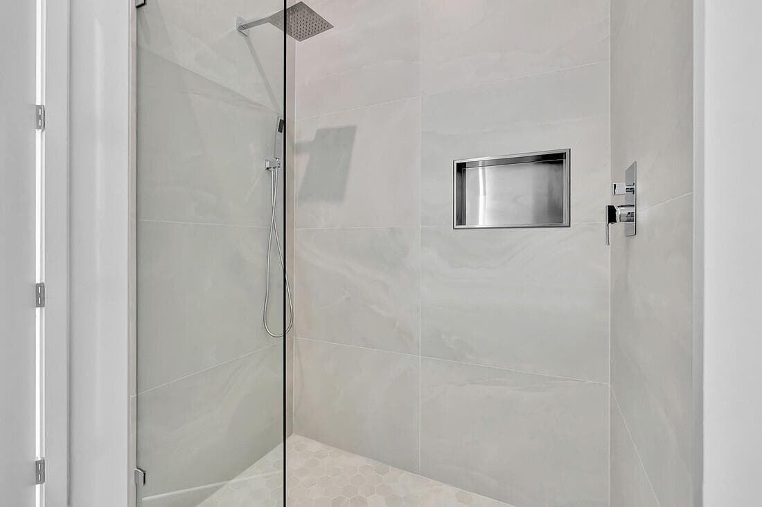 Nautilus 2411 Guest Bath 1