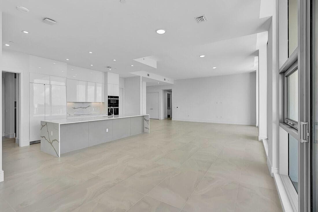 Nautilus 2411 Living 4