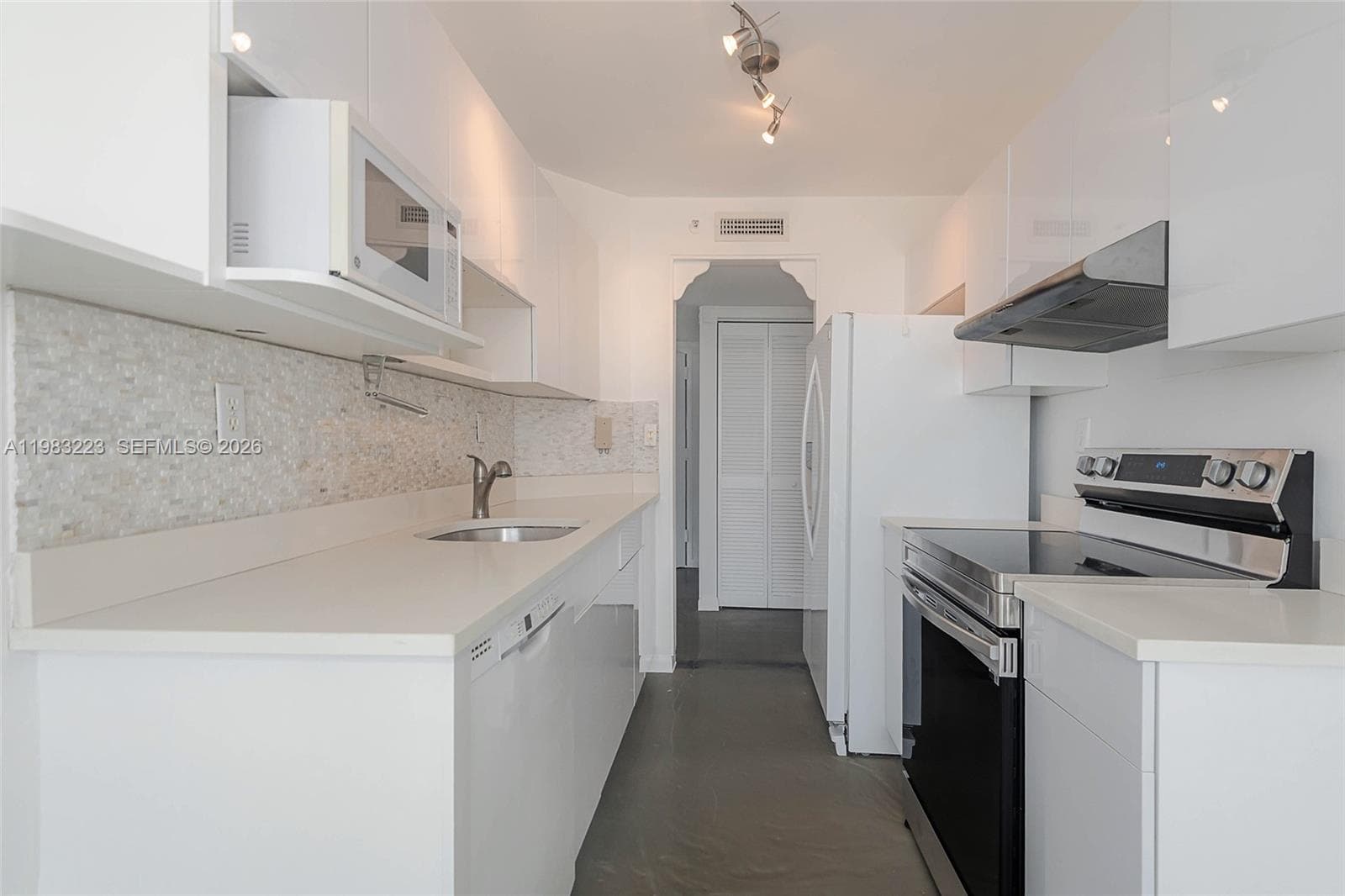 WEST BAY PLAZA CONDO · #PH-07 in Miami Beach - Photo 13