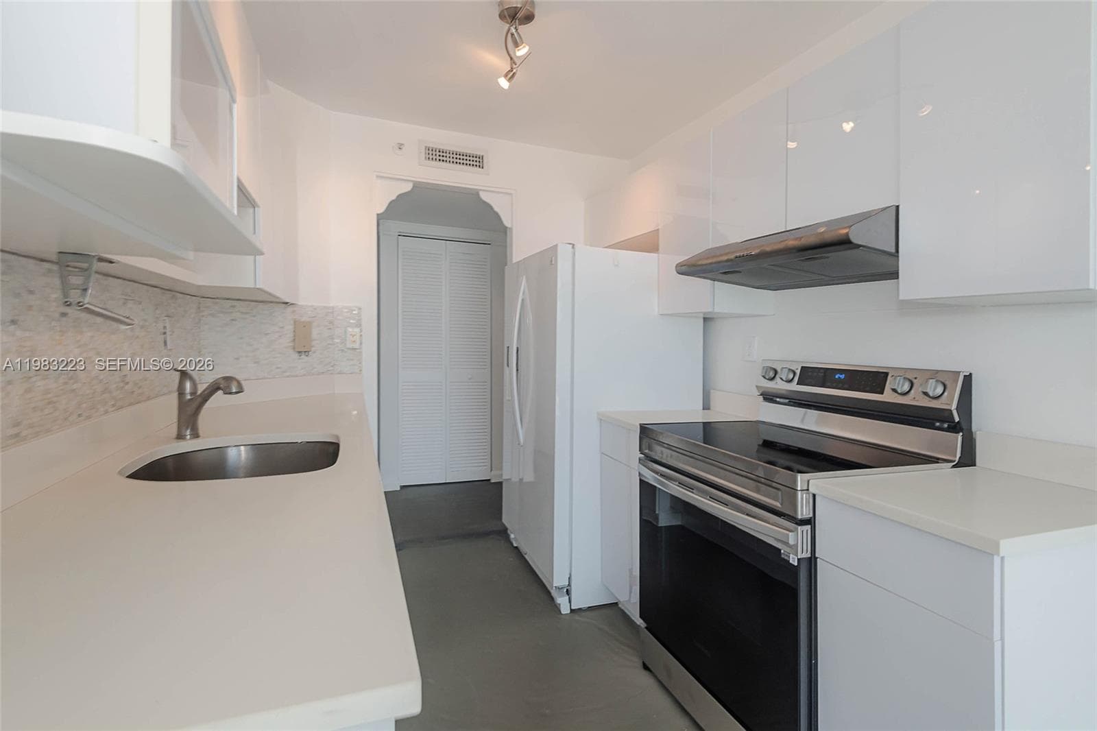 WEST BAY PLAZA CONDO · #PH-07 in Miami Beach - Photo 14