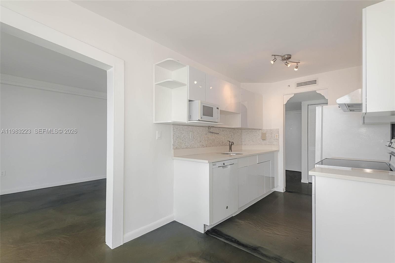 WEST BAY PLAZA CONDO · #PH-07 in Miami Beach - Photo 11