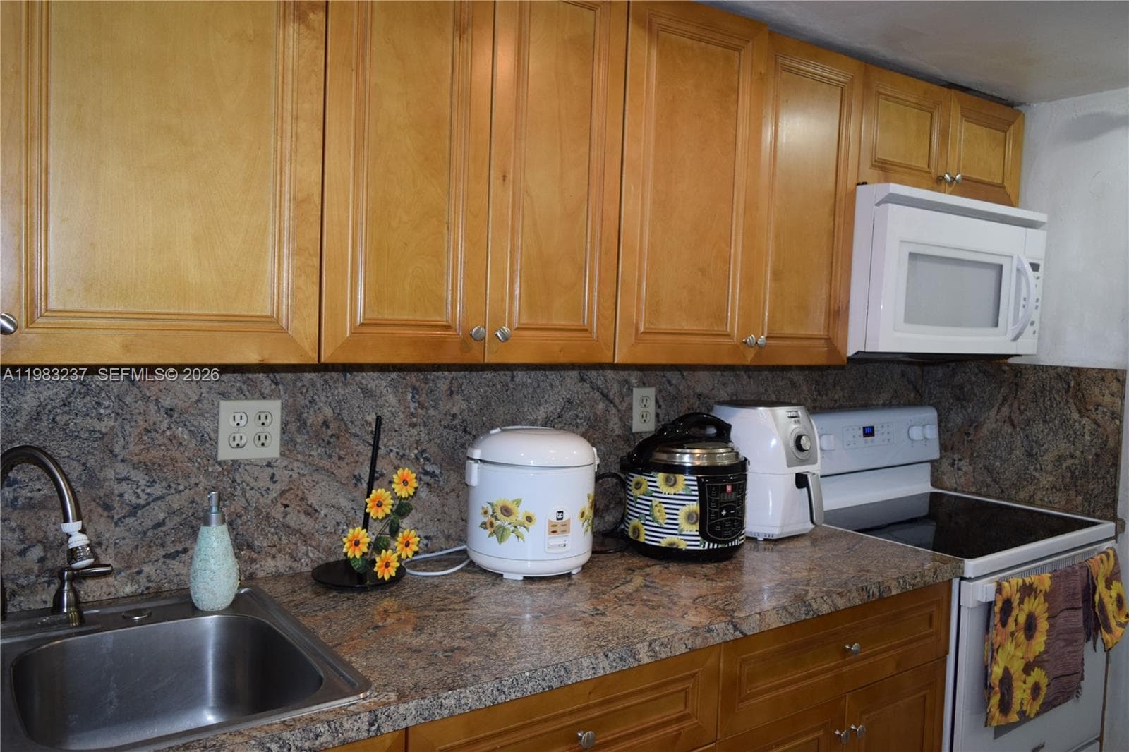 KINGS COVE CONDO · #106 in Hialeah - Photo 8