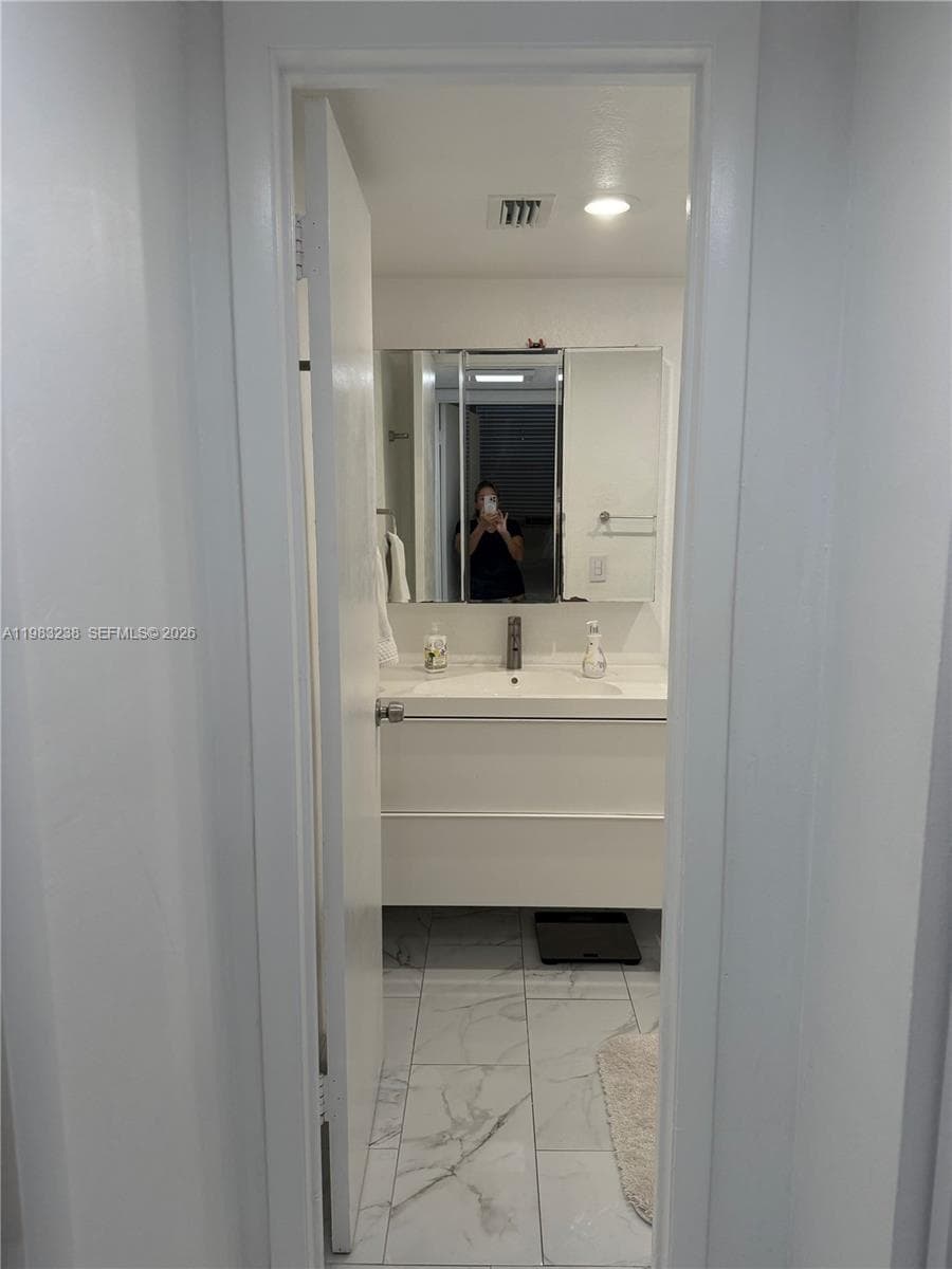 MOON TOWER CONDO · #312 in Miami - Photo 17