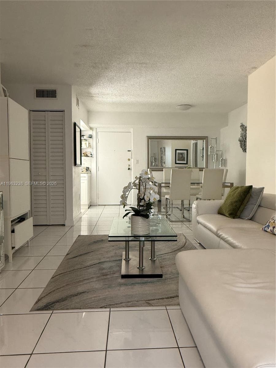 MOON TOWER CONDO · #312 in Miami - Photo 3
