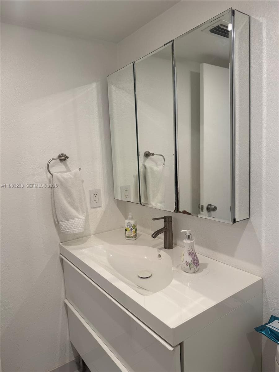 MOON TOWER CONDO · #312 in Miami - Photo 18