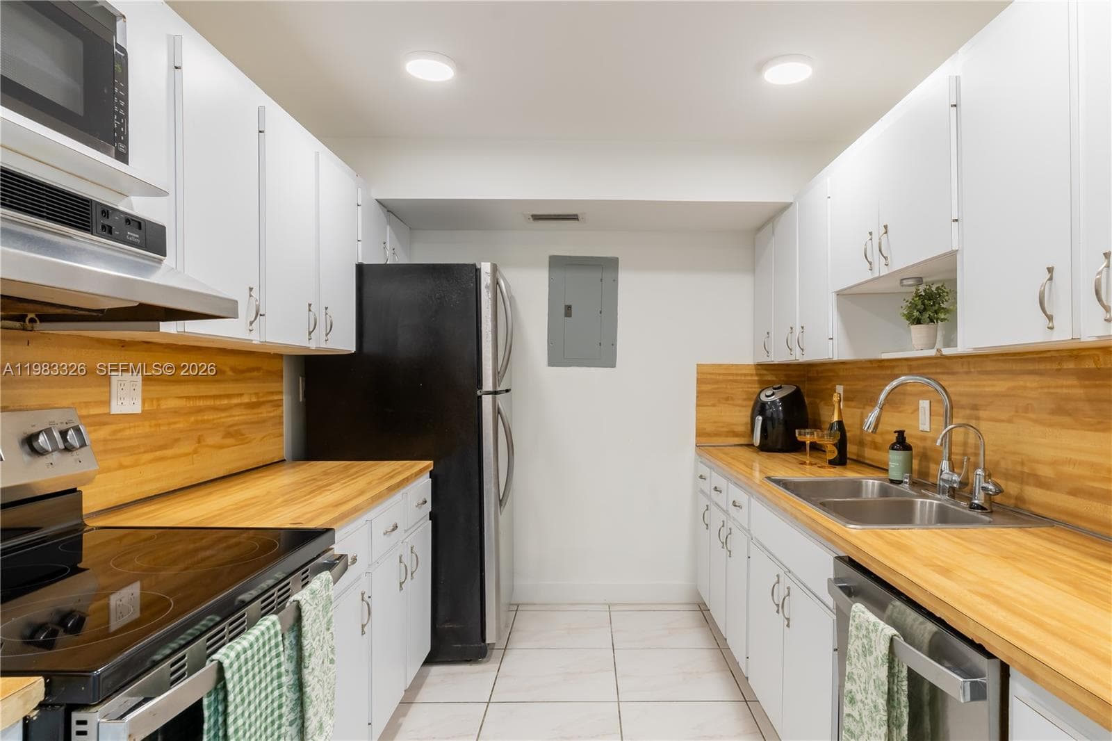 Magaluf Towers Condo · #1025 in North Bay Village - Photo 2