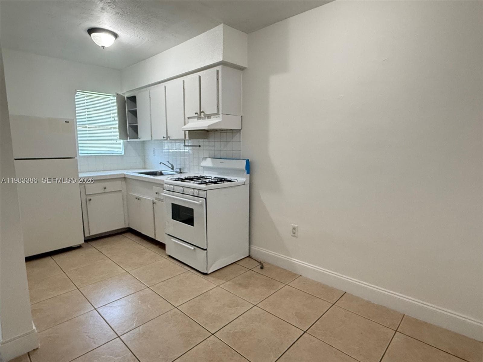 GABLES EDGE CONDO · #38 in Miami - Photo 2