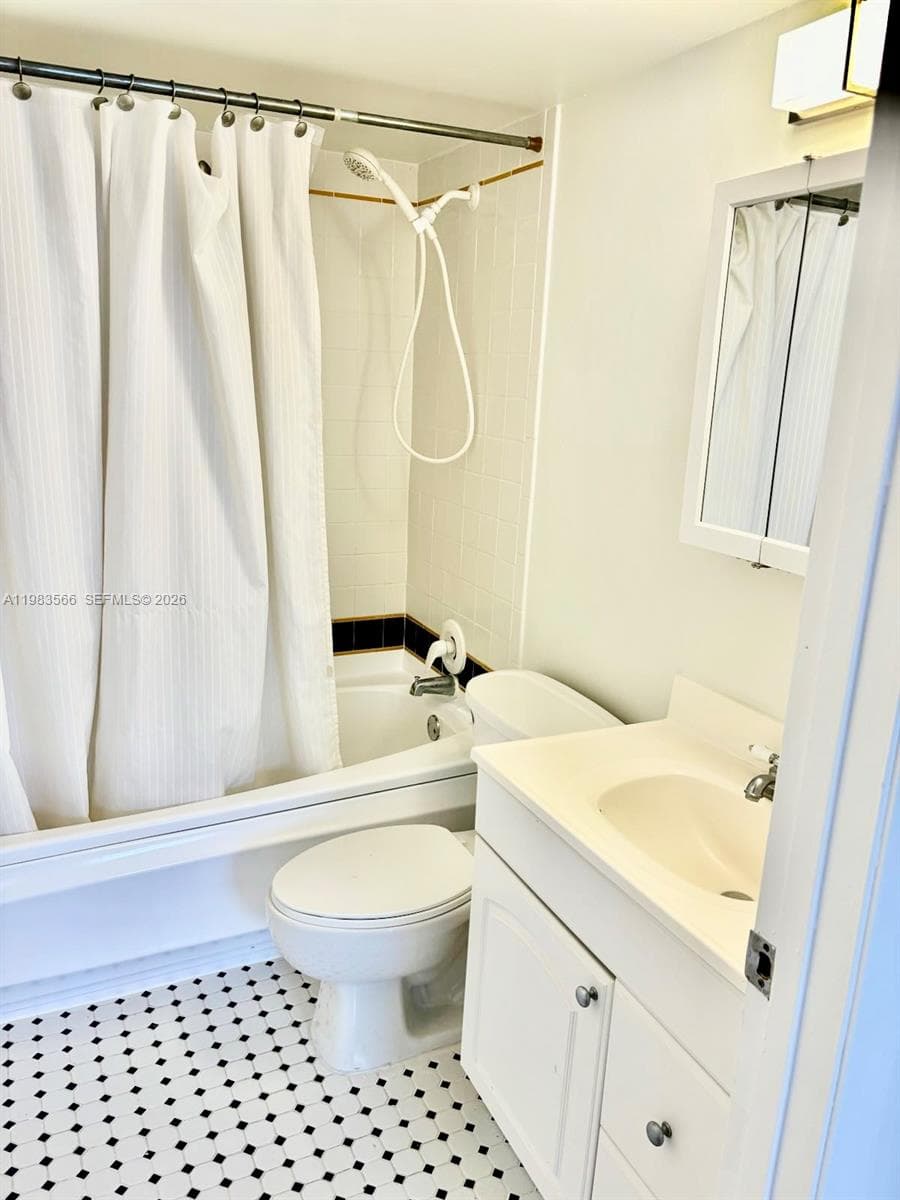 JEFFERSON GARDENS CONDO · #PH1 in Miami Beach - Photo 12