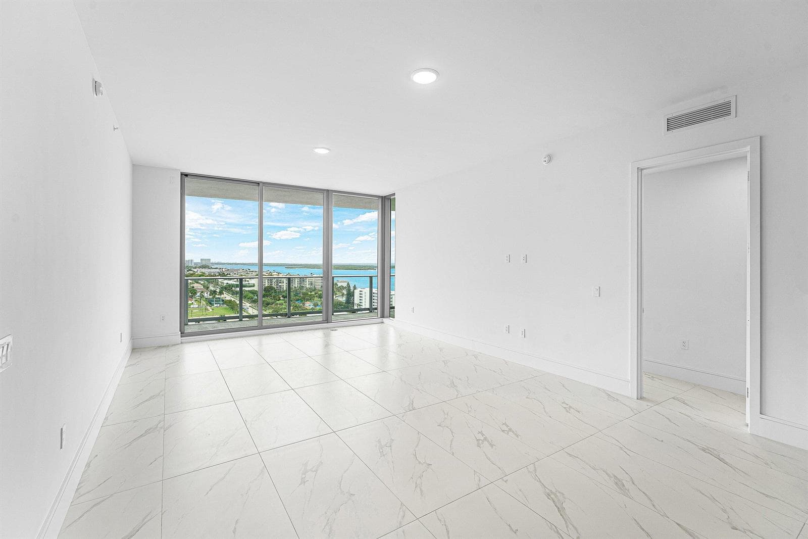 030-220LakeShoreDrive-1613-LakePark-FL-3