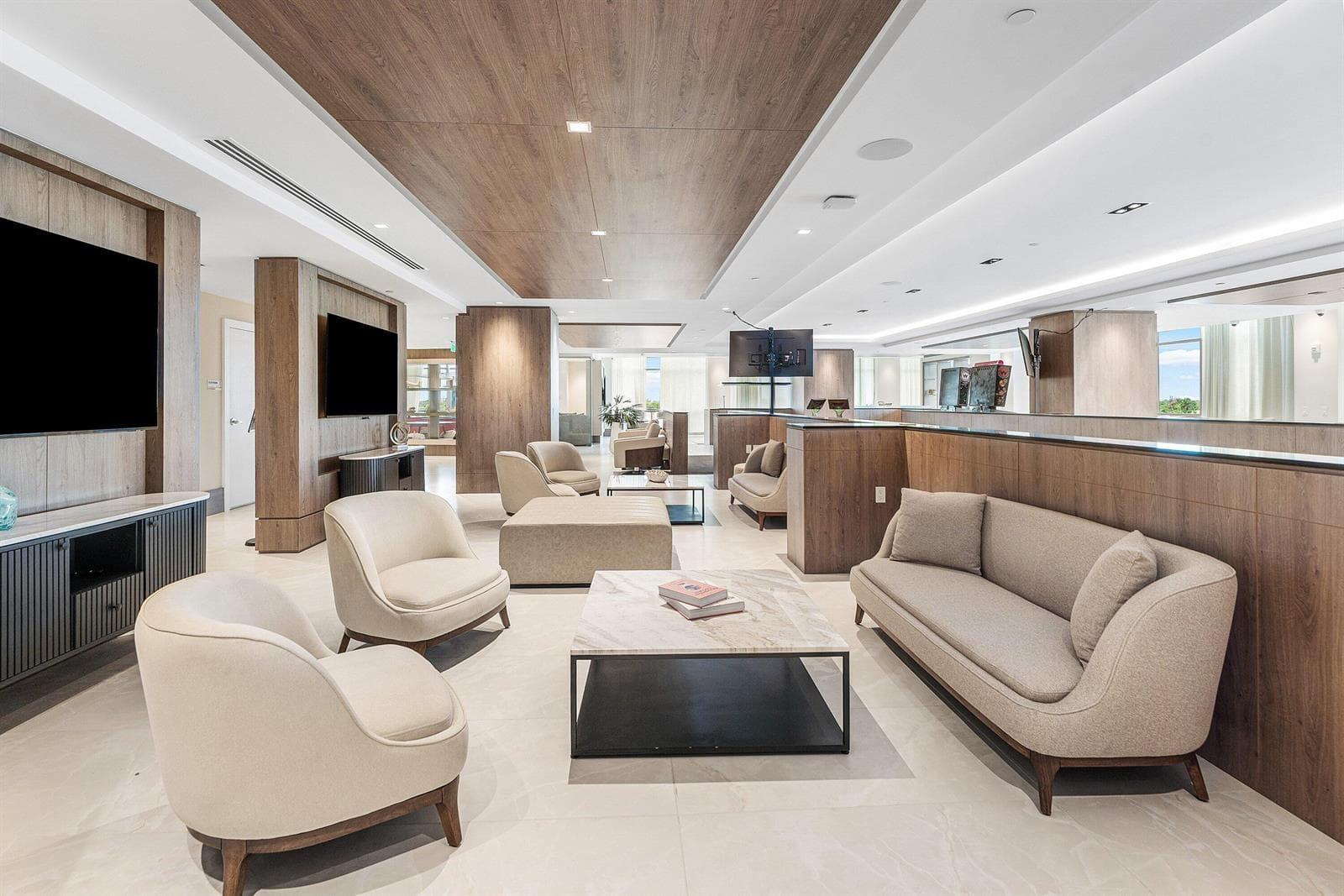 039-220LakeShoreDrive-1613-LakePark-FL-3