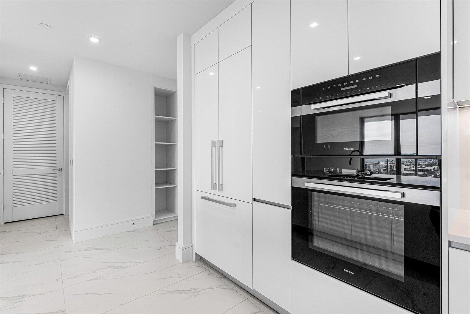 007-220LakeShoreDrive-1613-LakePark-FL-3