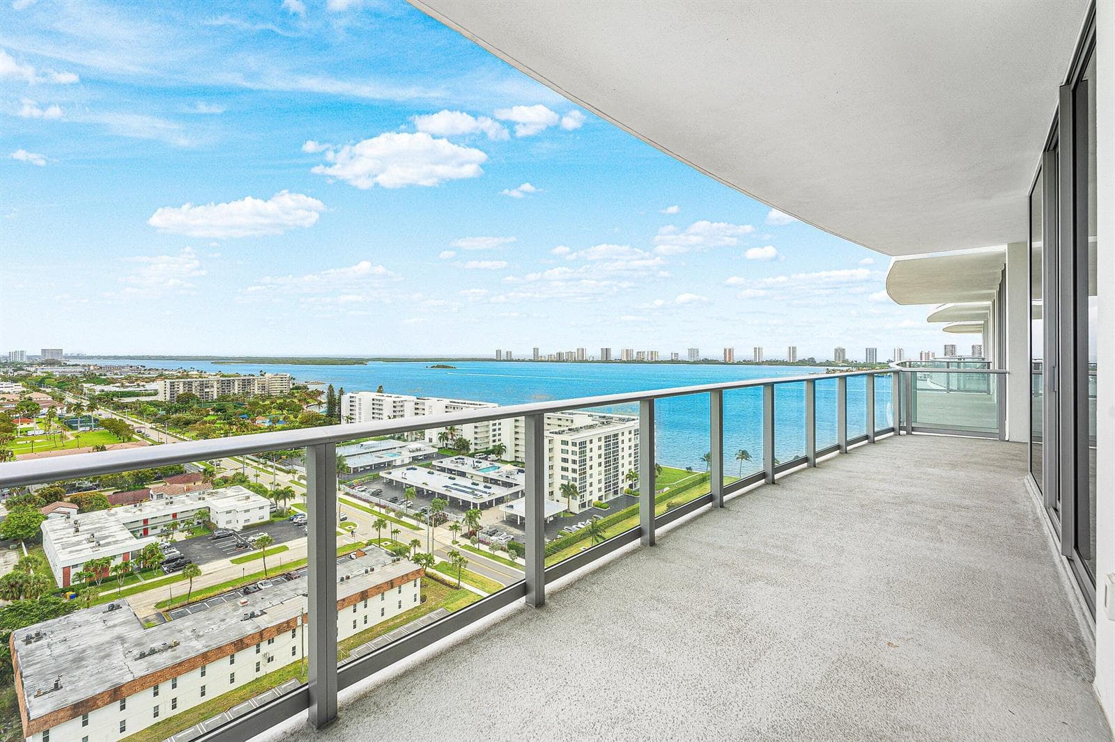 024-220LakeShoreDrive-1613-LakePark-FL-3