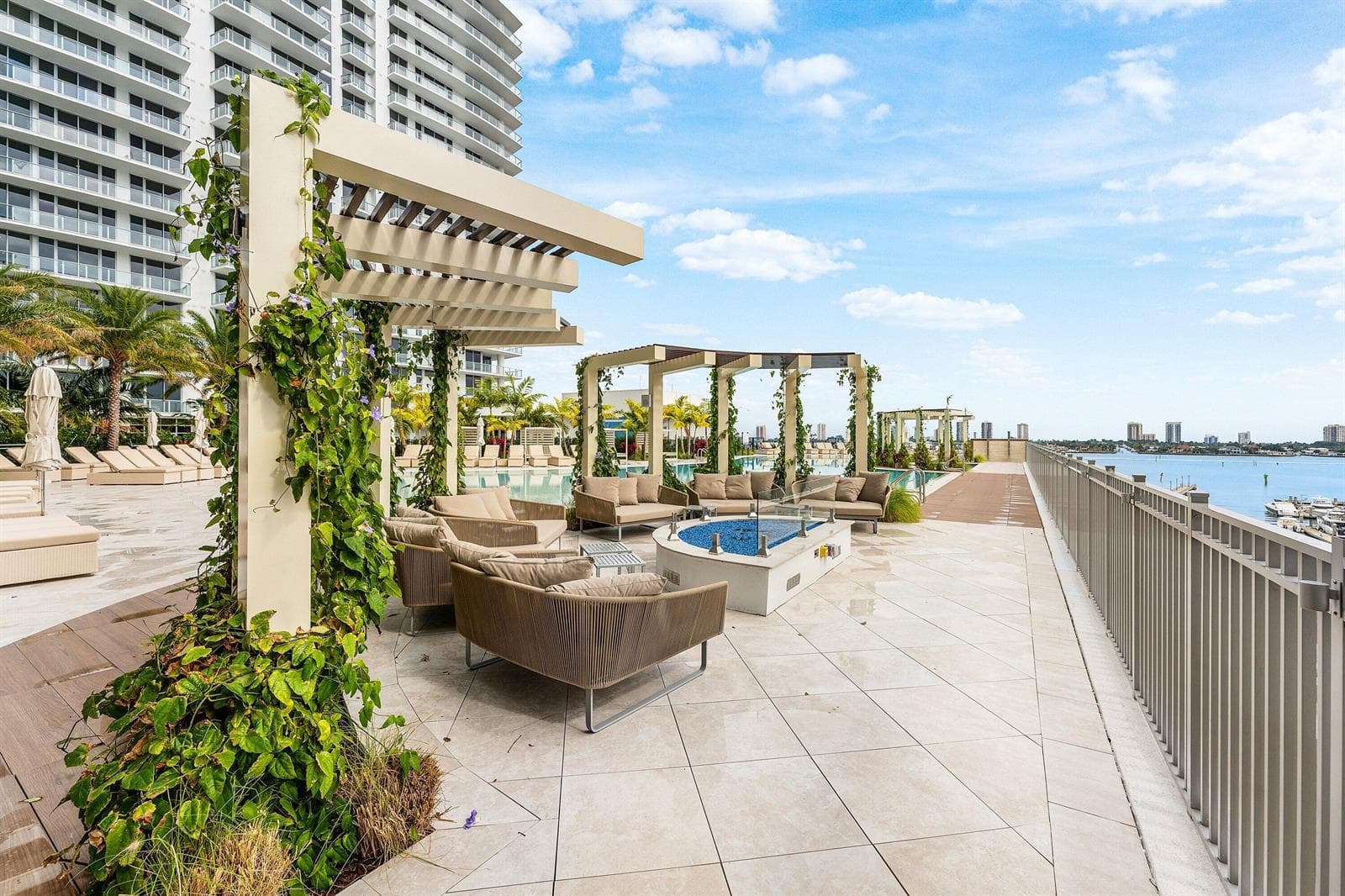 053-220LakeShoreDrive-1613-LakePark-FL-3
