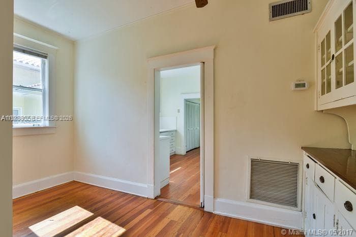 2000 S Miami Ave photo 7