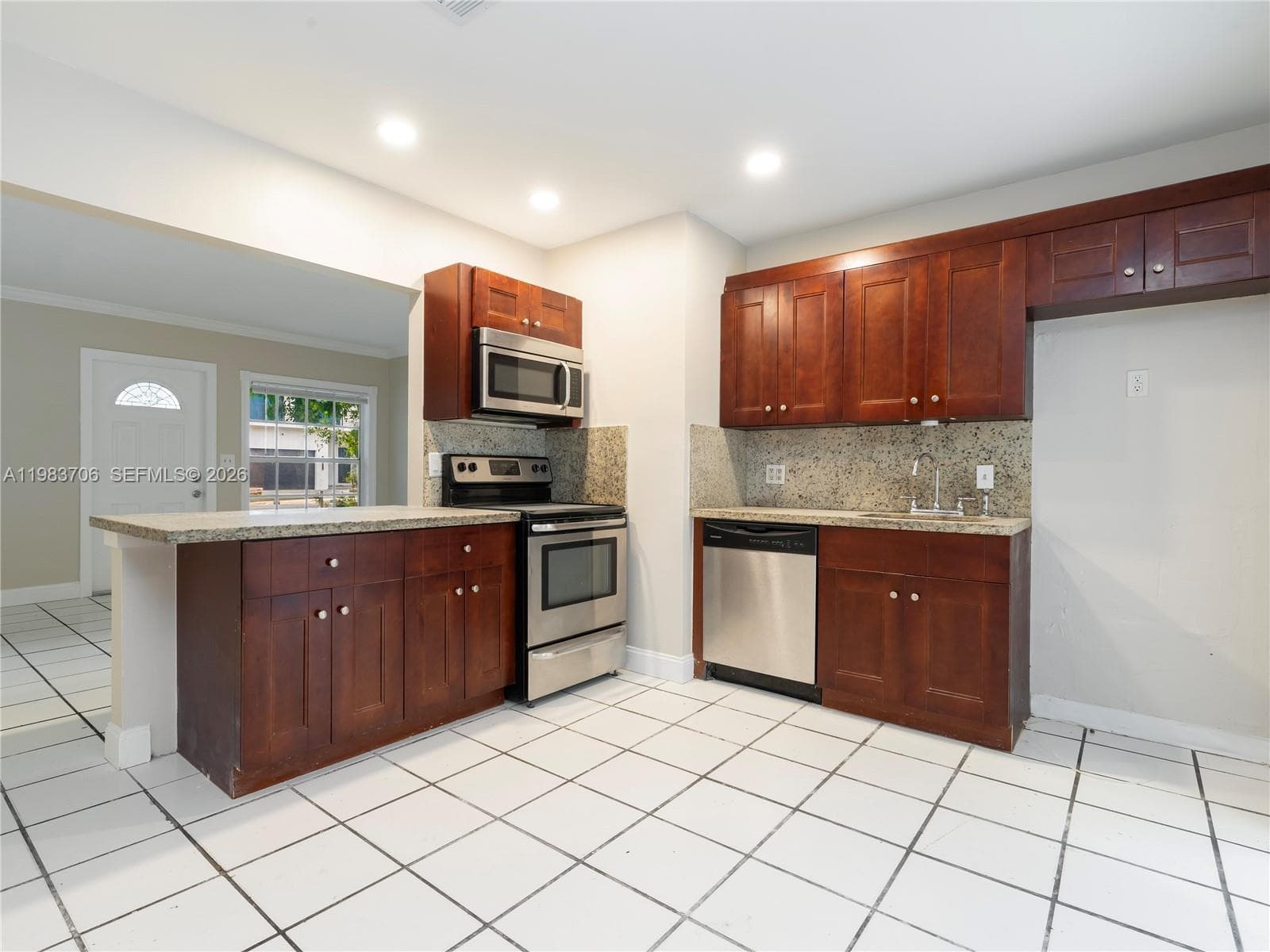 1125 NE 10th Ave photo 7