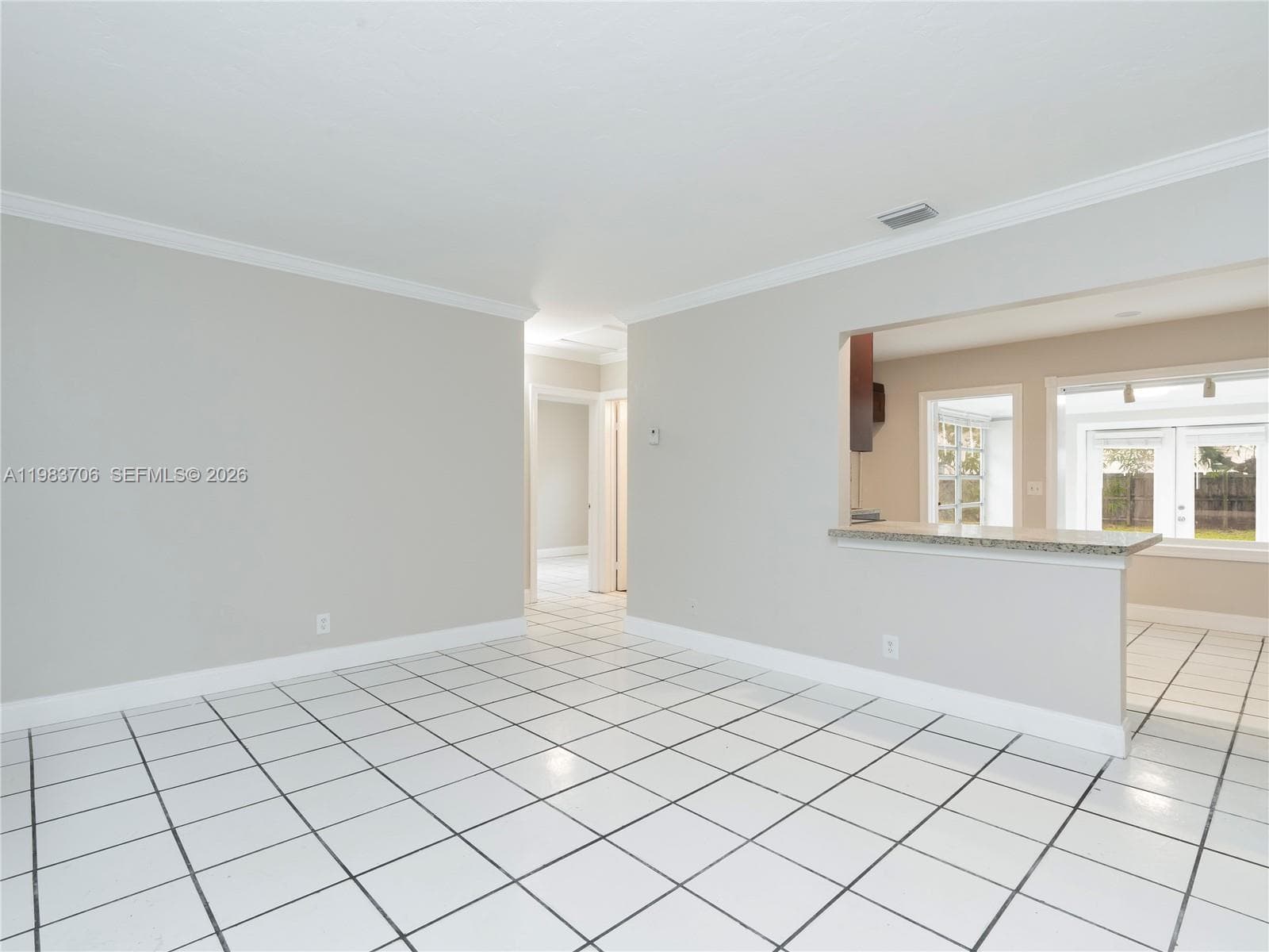 1125 NE 10th Ave photo 4