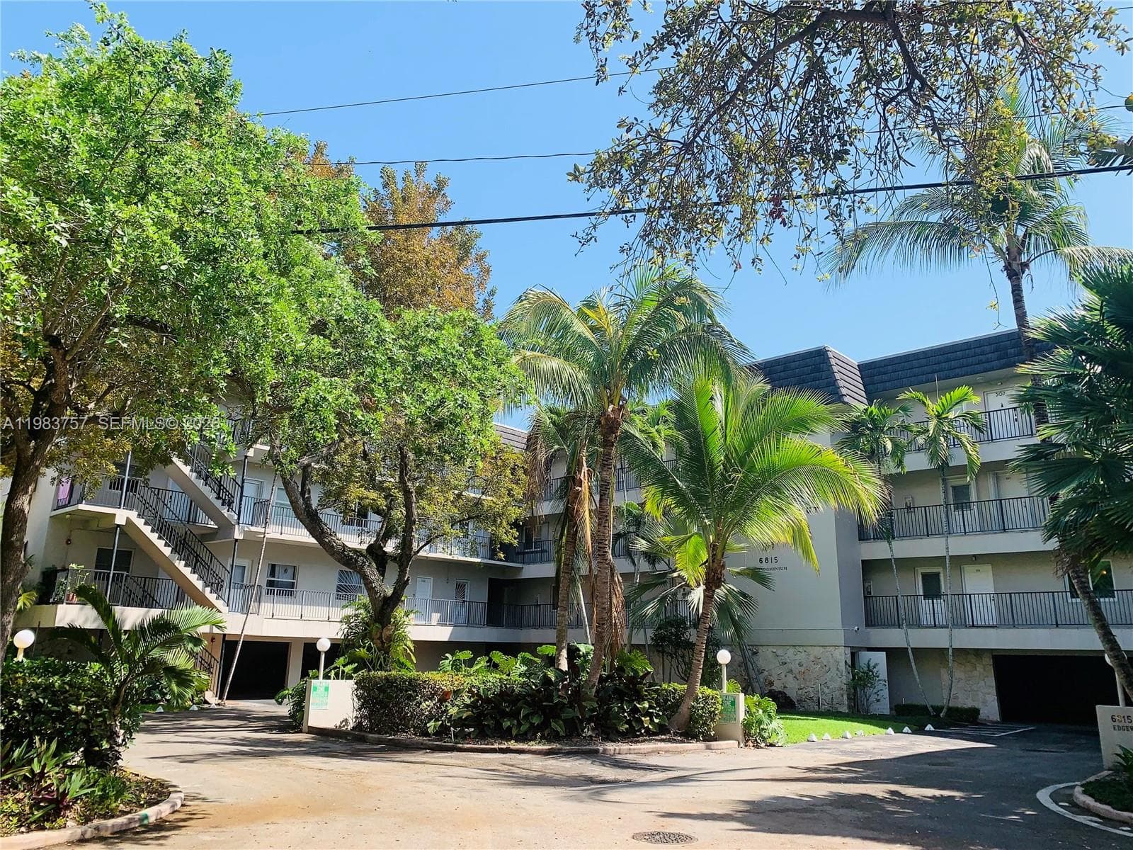 ADMIRAL FARRAGUT CONDO · #105 in Coral Gables - Photo 2