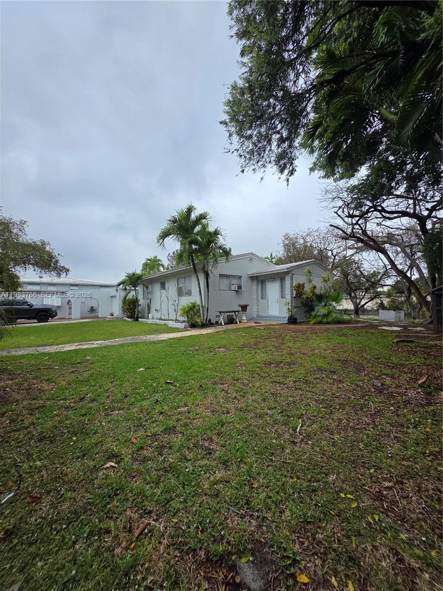 1 Esplanade Dr #1 photo 2