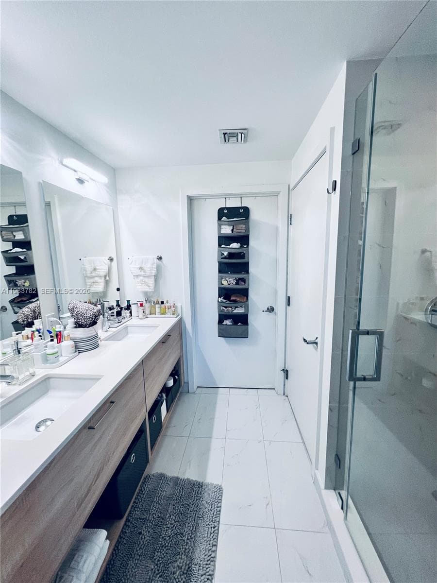 Maste bathroom