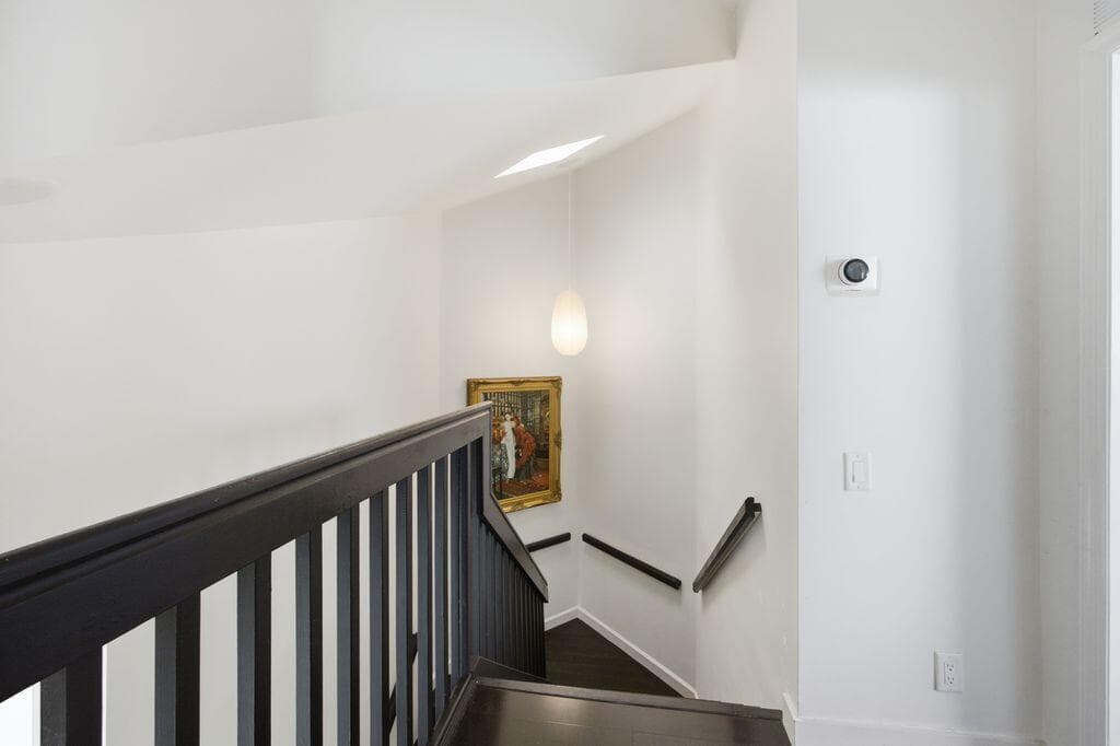 2nd flr stairway