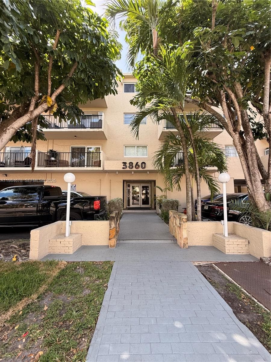 WATERWAY ISLES CONDO · #304 in North Miami Beach - Photo 4
