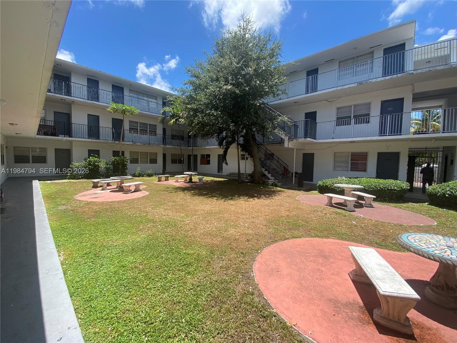 THE WHITE HOUSE CONDO · #305 in North Miami - Photo 2