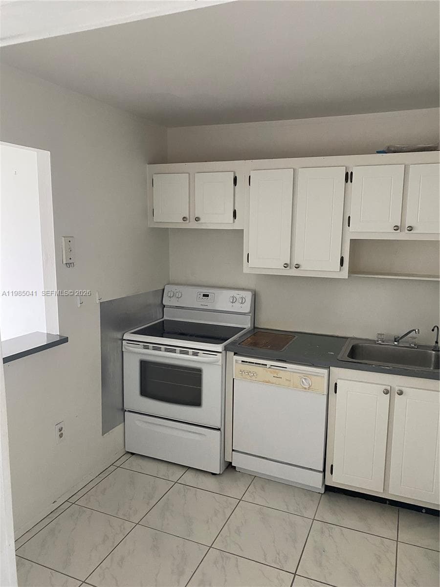 WOODSIDE APTS CONDO · #A-529 in North Miami Beach - Photo 2