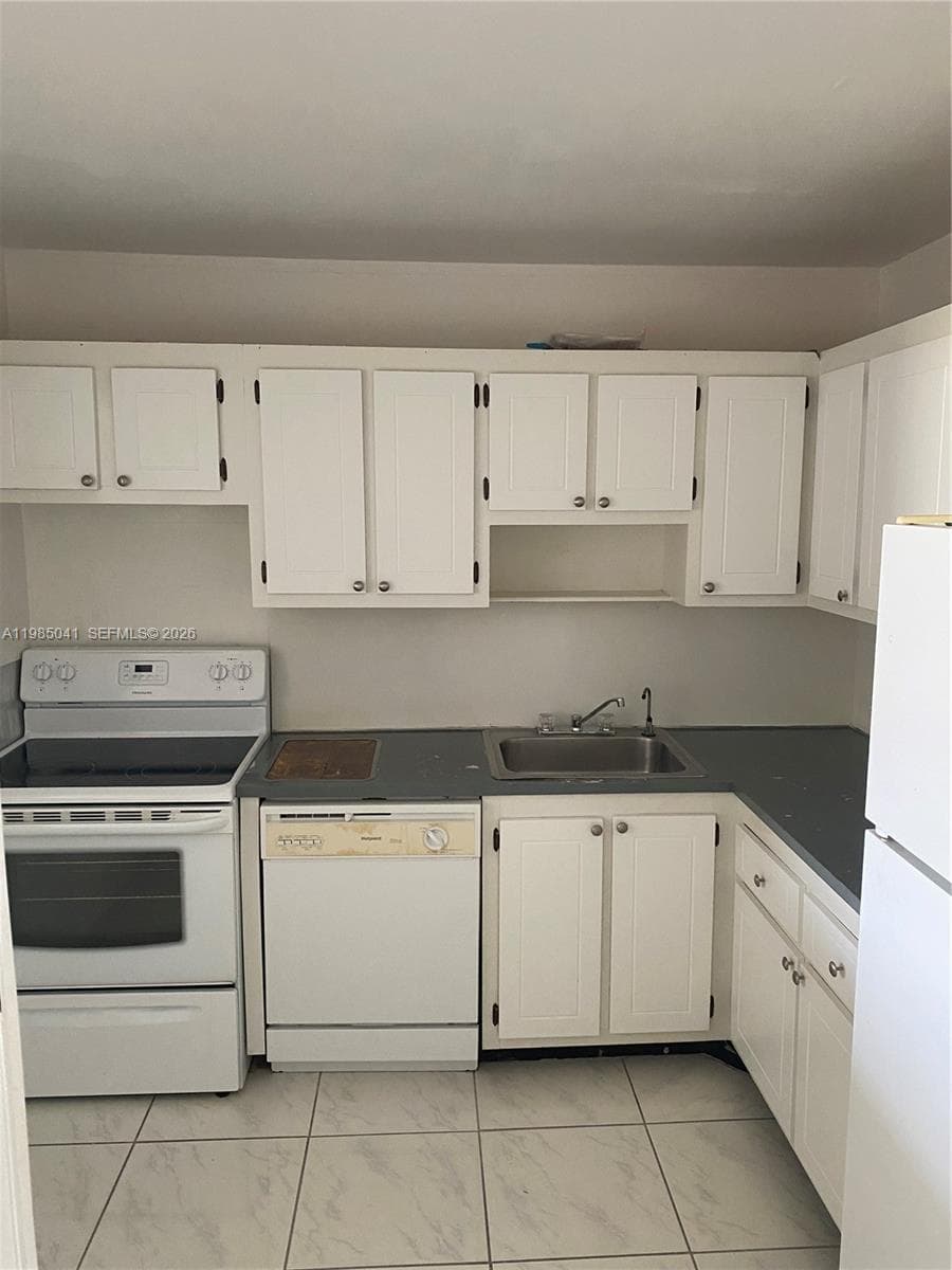 WOODSIDE APTS CONDO · #A-529 in North Miami Beach - Photo 3