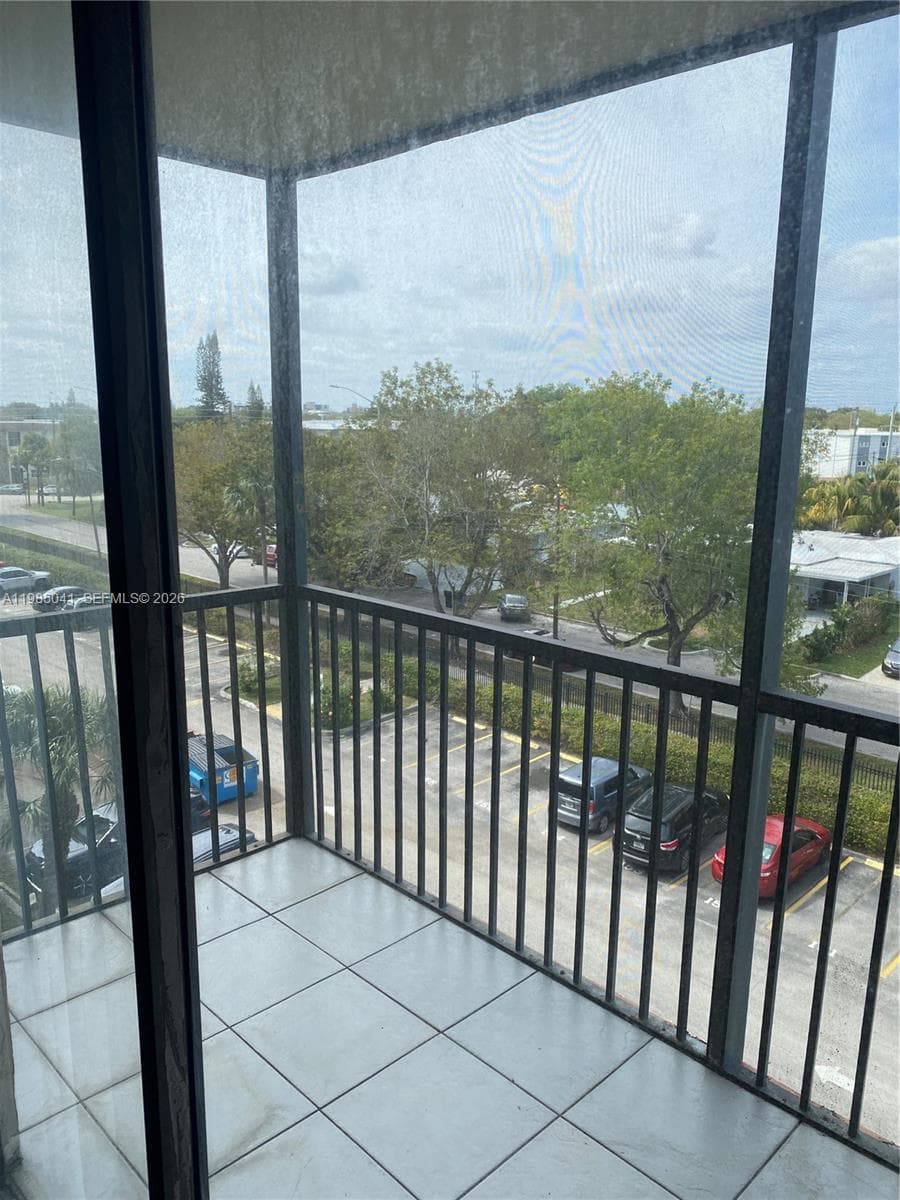 WOODSIDE APTS CONDO · #A-529 in North Miami Beach - Photo 10
