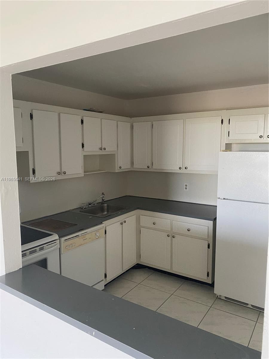 WOODSIDE APTS CONDO · #A-529 in North Miami Beach - Photo 4