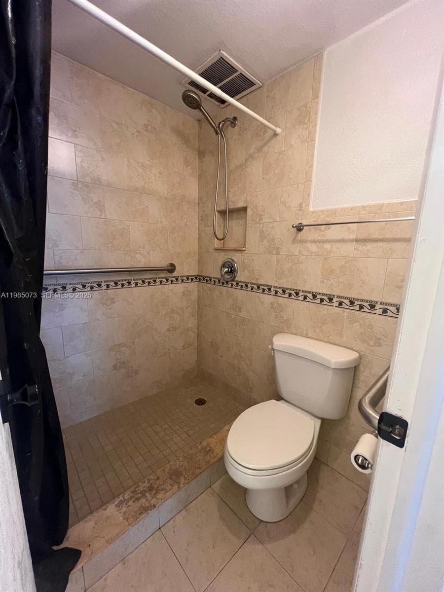los arboles · #D207 in Hialeah - Photo 27