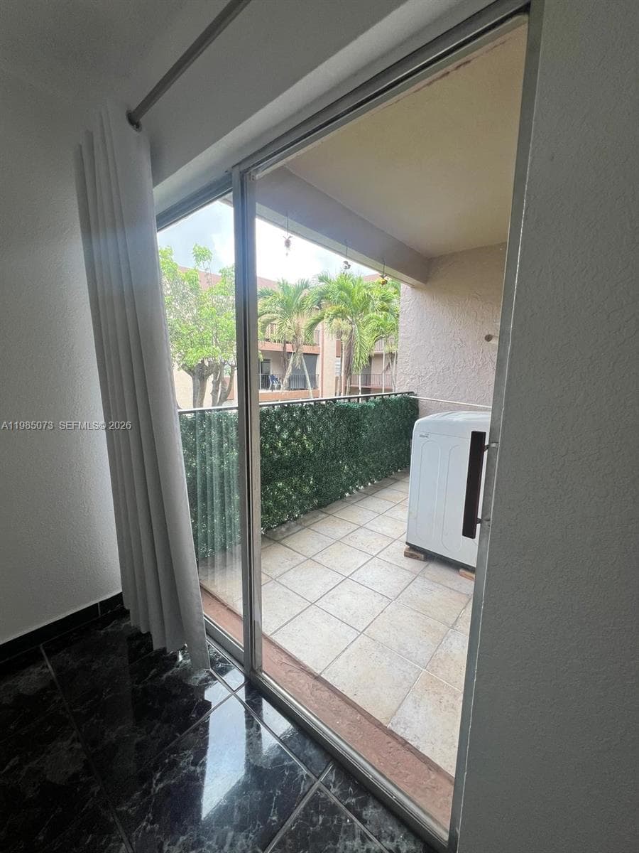 los arboles · #D207 in Hialeah - Photo 32