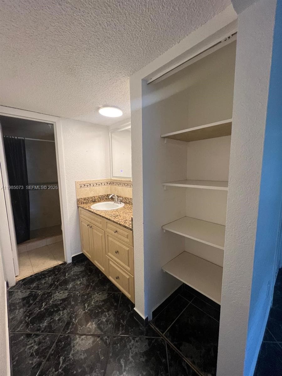los arboles · #D207 in Hialeah - Photo 28