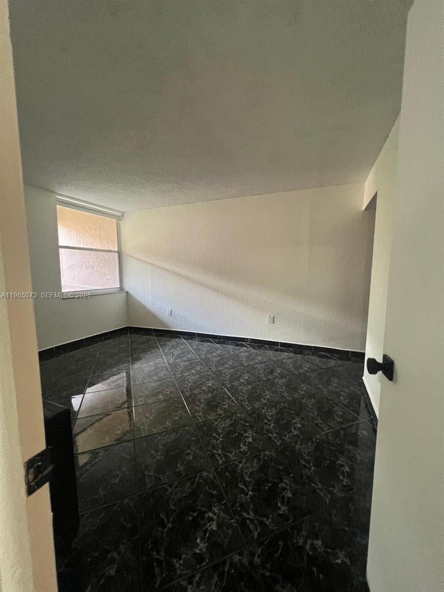 los arboles · #D207 in Hialeah - Photo 24
