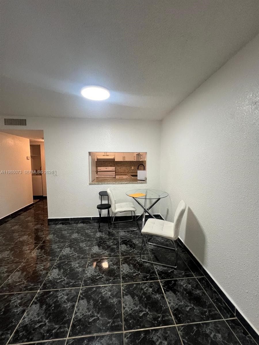 los arboles · #D207 in Hialeah - Photo 35