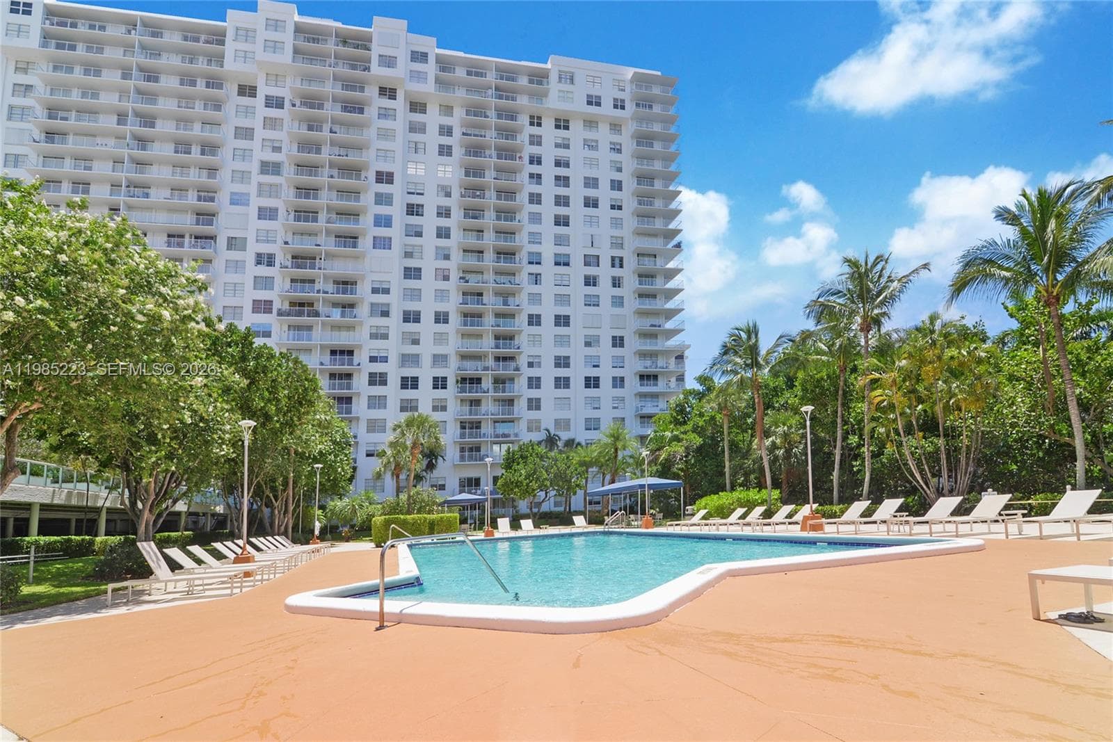 Little Maule Lake in Aventura