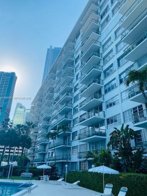 BRICKELL BAY TOWER CONDO · #916 in Miami - Photo 27