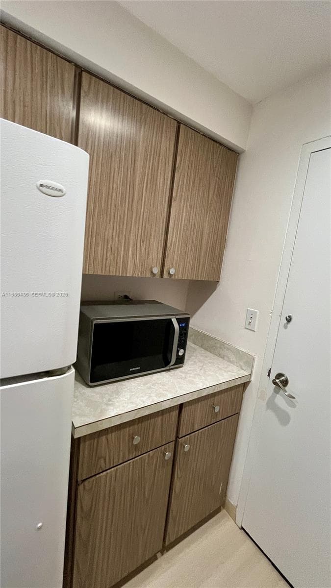 BRICKELL BAY TOWER CONDO · #916 in Miami - Photo 12
