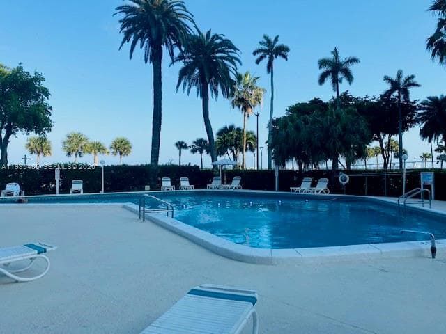 BRICKELL BAY TOWER CONDO · #916 in Miami - Photo 22