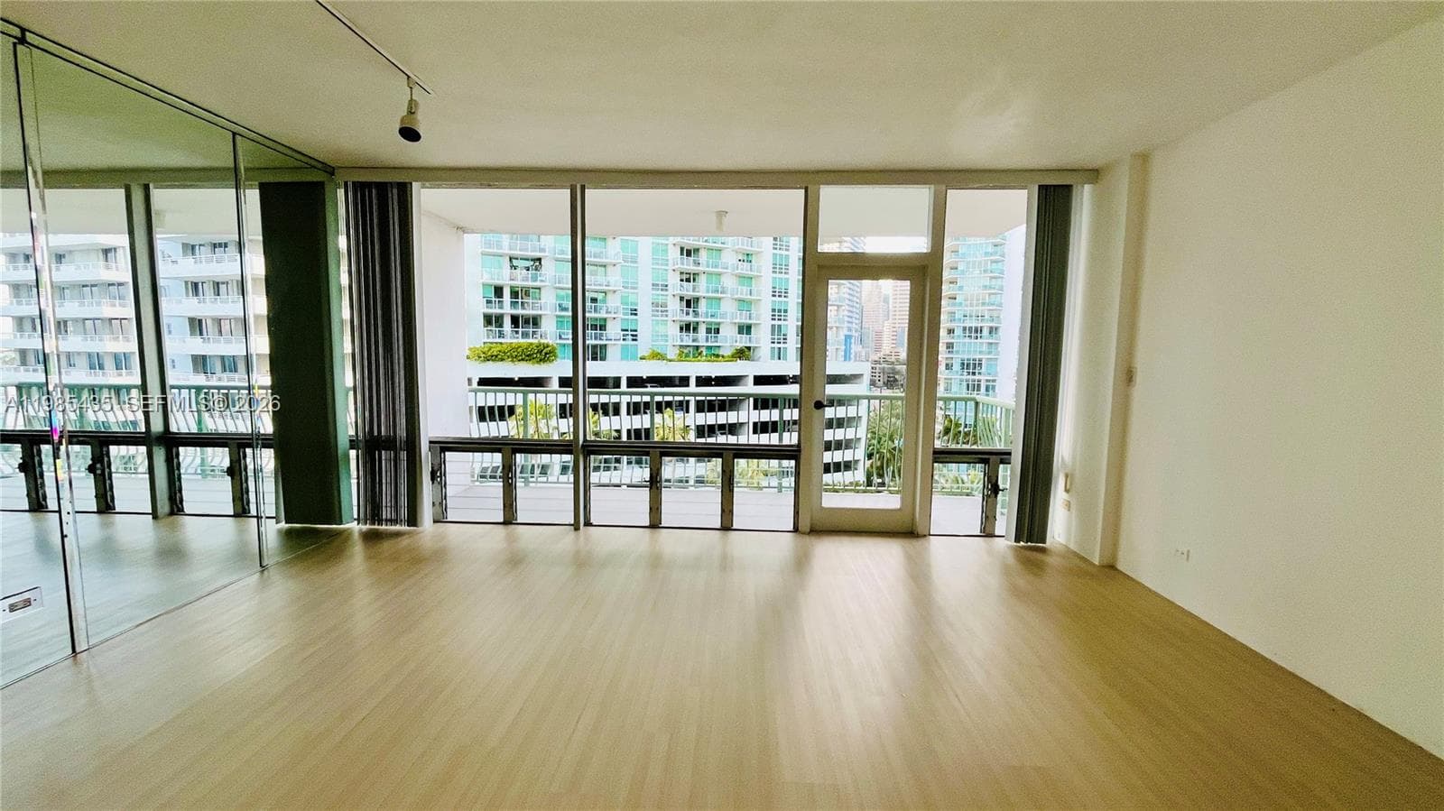 BRICKELL BAY TOWER CONDO · #916 in Miami - Photo 3