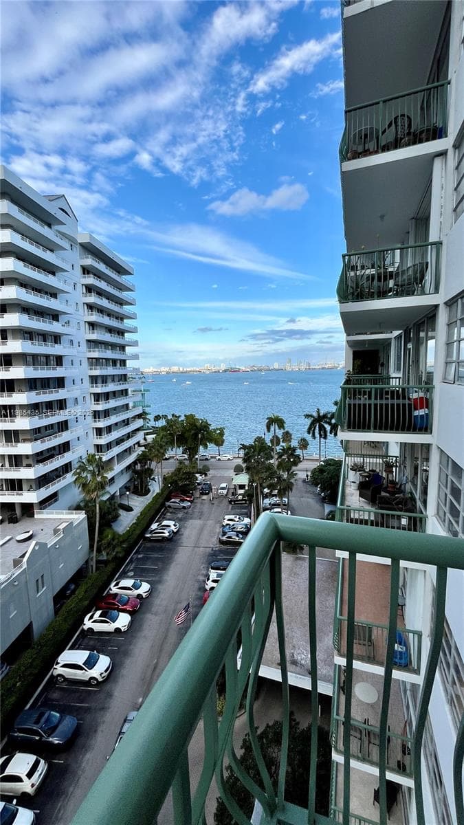 BRICKELL BAY TOWER CONDO · #916 in Miami - Photo 28