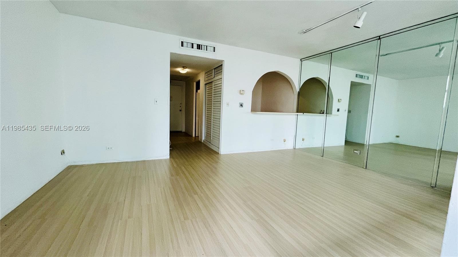 BRICKELL BAY TOWER CONDO · #916 in Miami - Photo 5