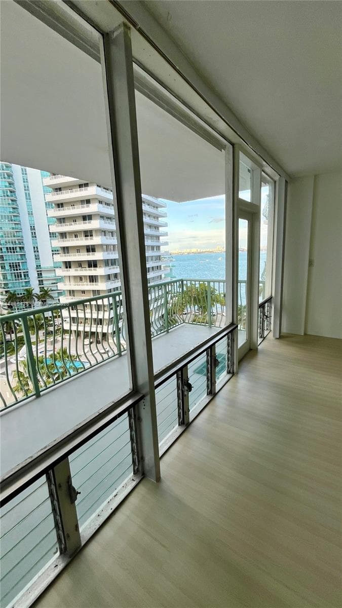 BRICKELL BAY TOWER CONDO · #916 in Miami - Photo 4