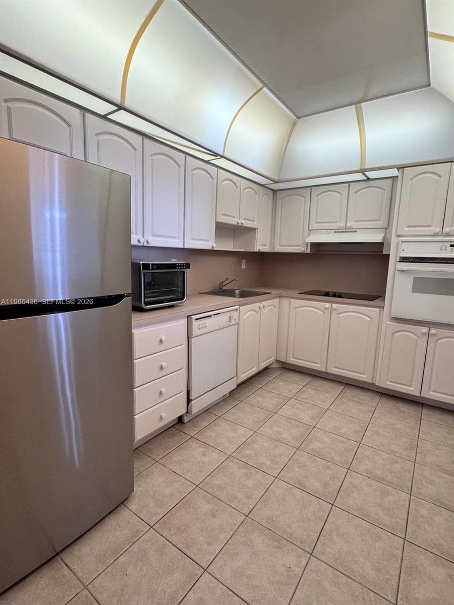 OCEANVIEW BUILDING B COND · #910 in Sunny Isles Beach - Photo 2