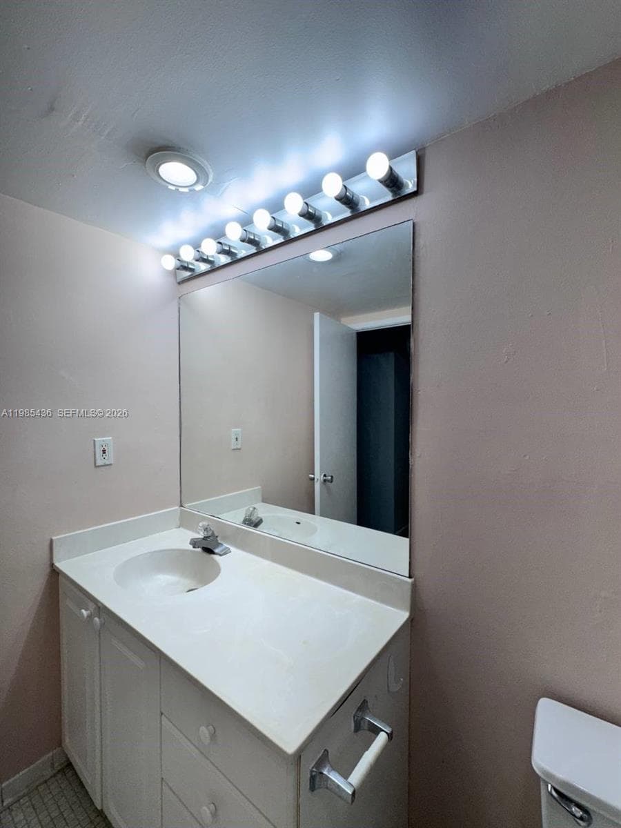 OCEANVIEW BUILDING B COND · #910 in Sunny Isles Beach - Photo 11
