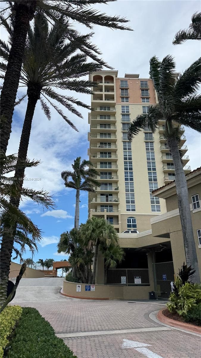 2080 OCEAN DRIVE CONDO · #905 in Hallandale Beach - Photo 2