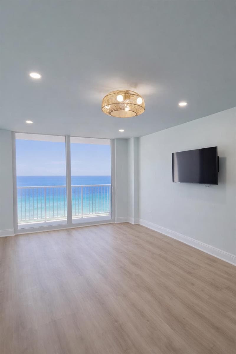 1105 Beachfront view