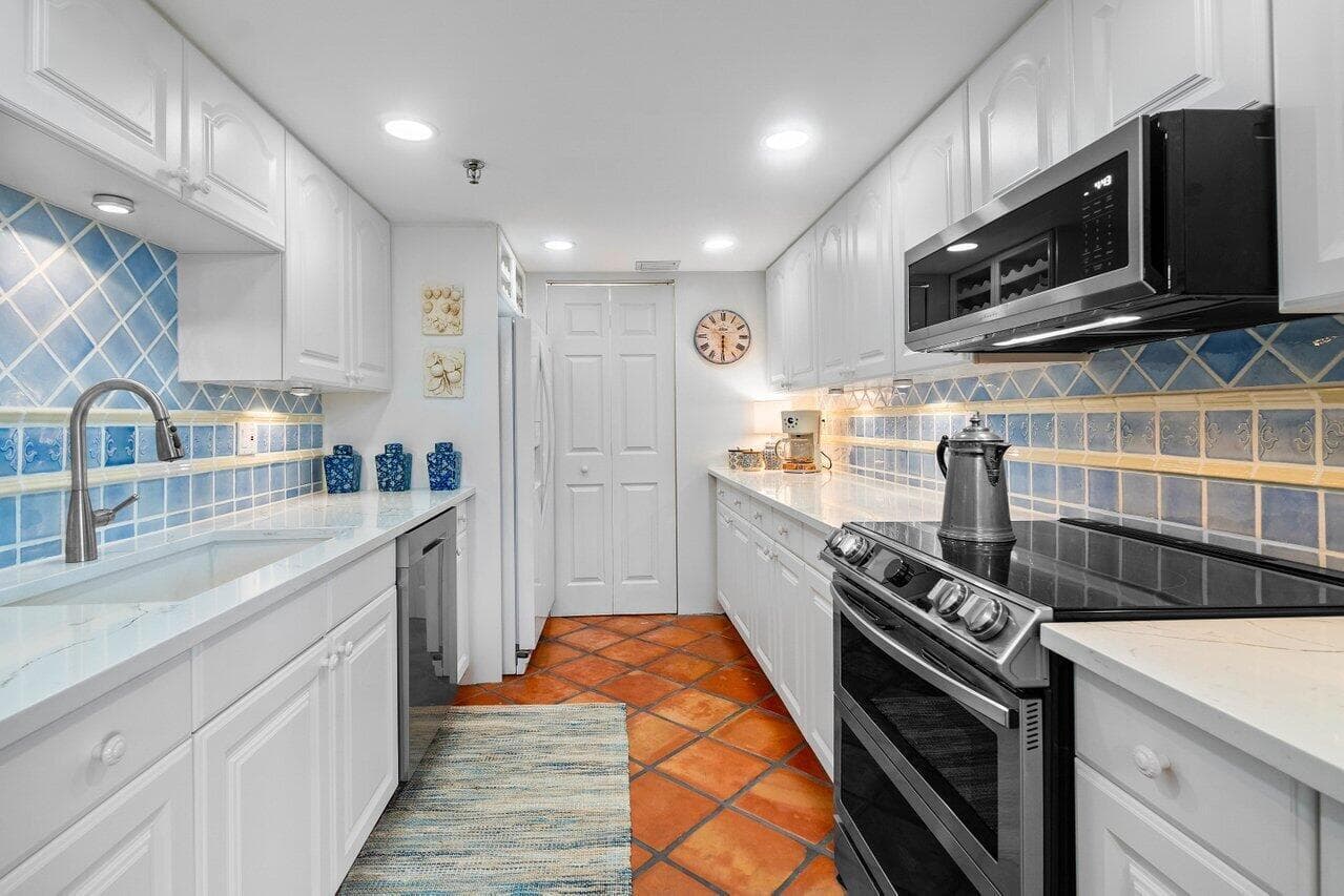 014-899JefferyStreet-BocaRaton-FL-33487-