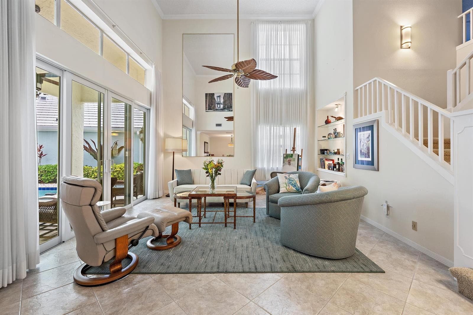 18 Windsor Ln-Living